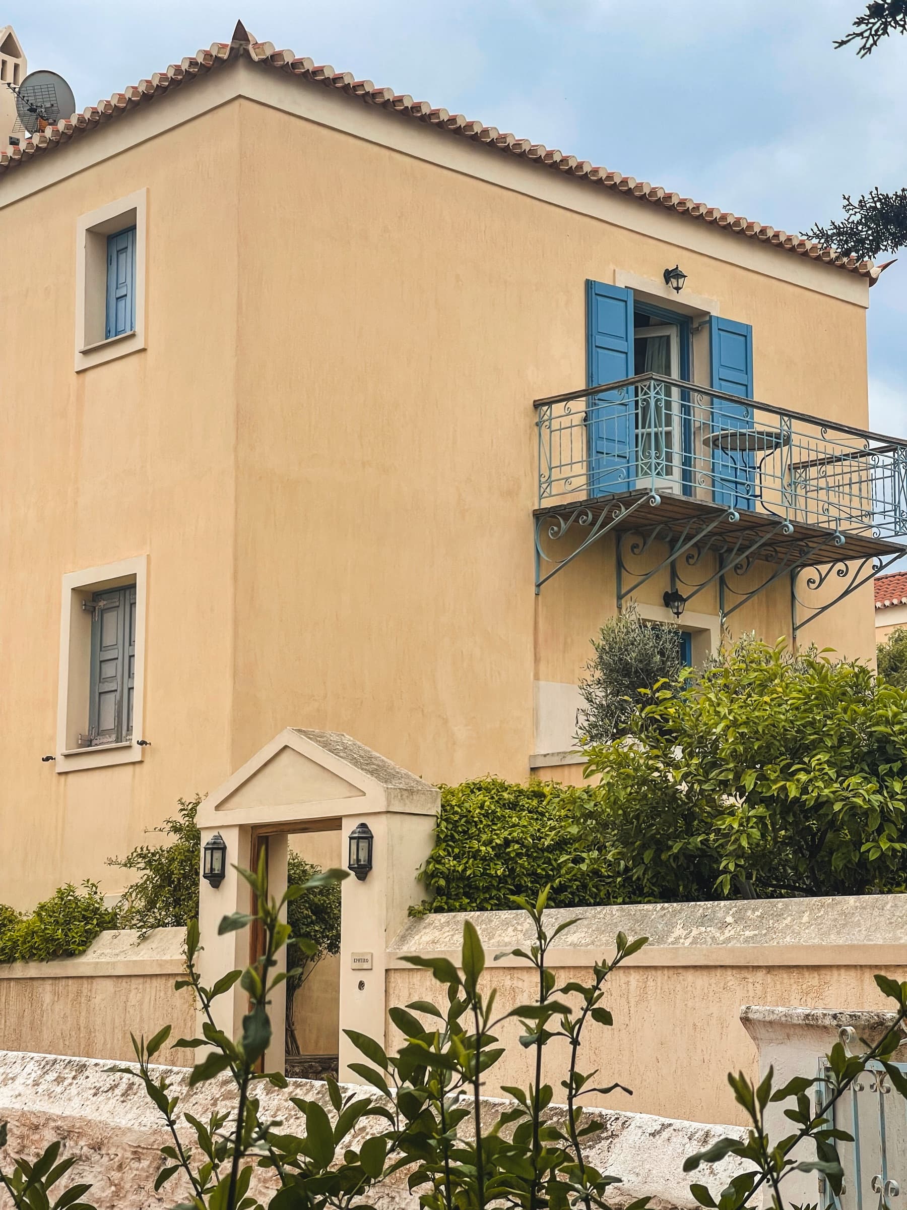 Αυθεντική νησιώτικη κατοικία με ιδιωτικό κήπο, σπάνια για την πόλη